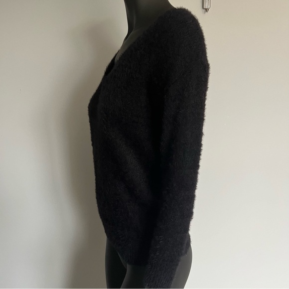 ⚪️ YANLINQI/ FUZZY BLACK VNECK SWEATER 3/4 SLEEVE - Picture 5 of 7
